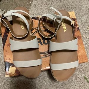 Womens Unr8ed Sandals size 6 color stone
